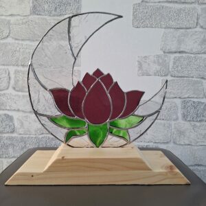 Lune et fleur de lotus sur socle en bois