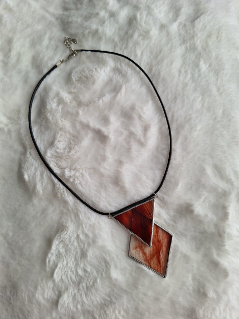 Collier marron