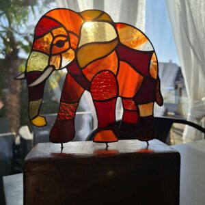 Eléphant multicouleurs