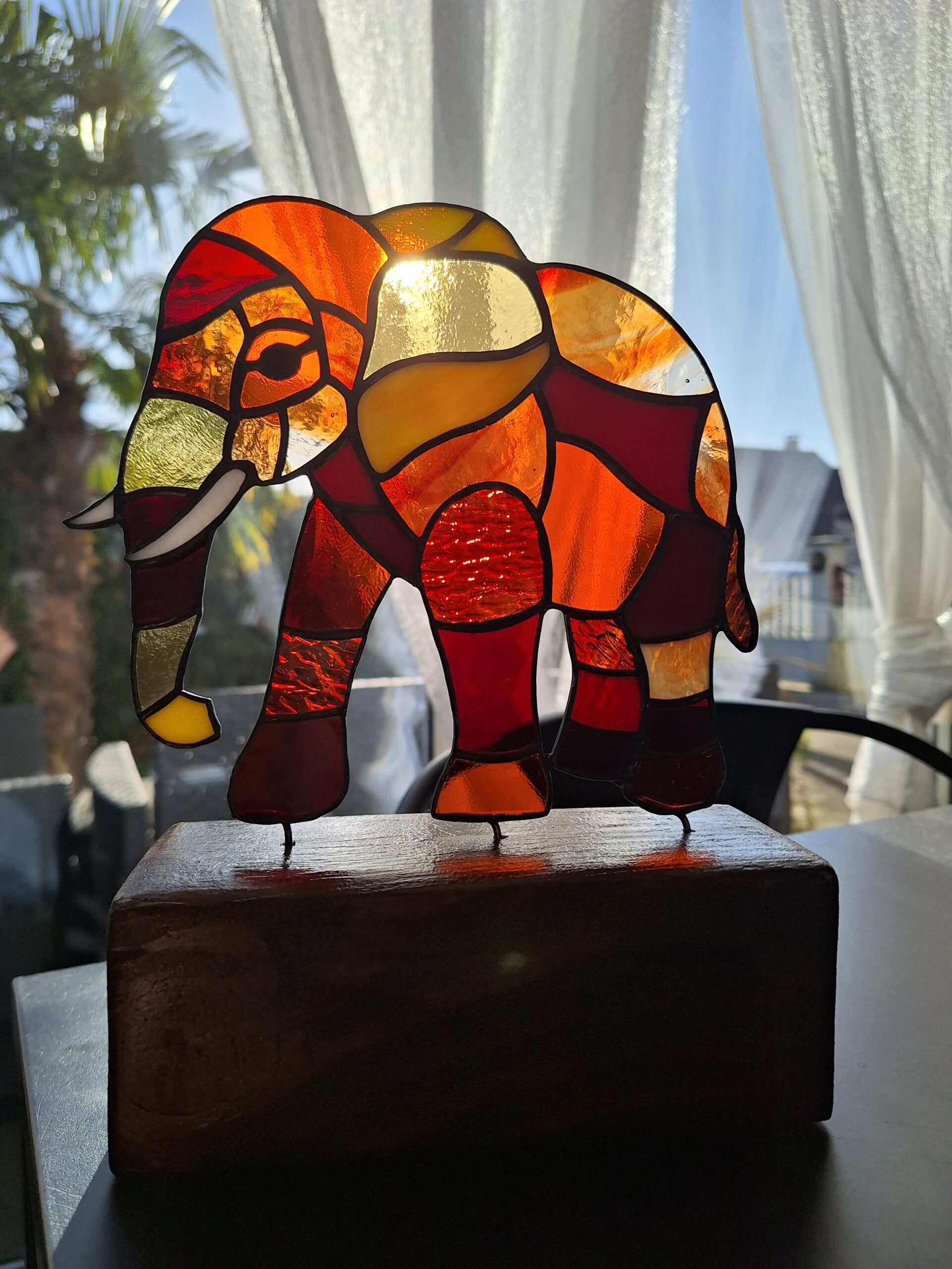 Eléphant multicouleurs